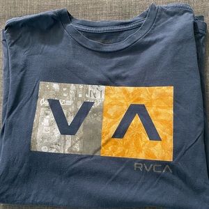 RVCA✨ Mens short sleeve. Great condition, smoke free home!🙂